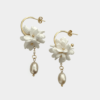 Boucles d'oreilles pendantes , fleur de jasmin crochetées à la main avec perles de culture nacre