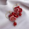 Boucles d'oreilles crochetées fleurs Roses rouges et roses avec perles en agate rouge